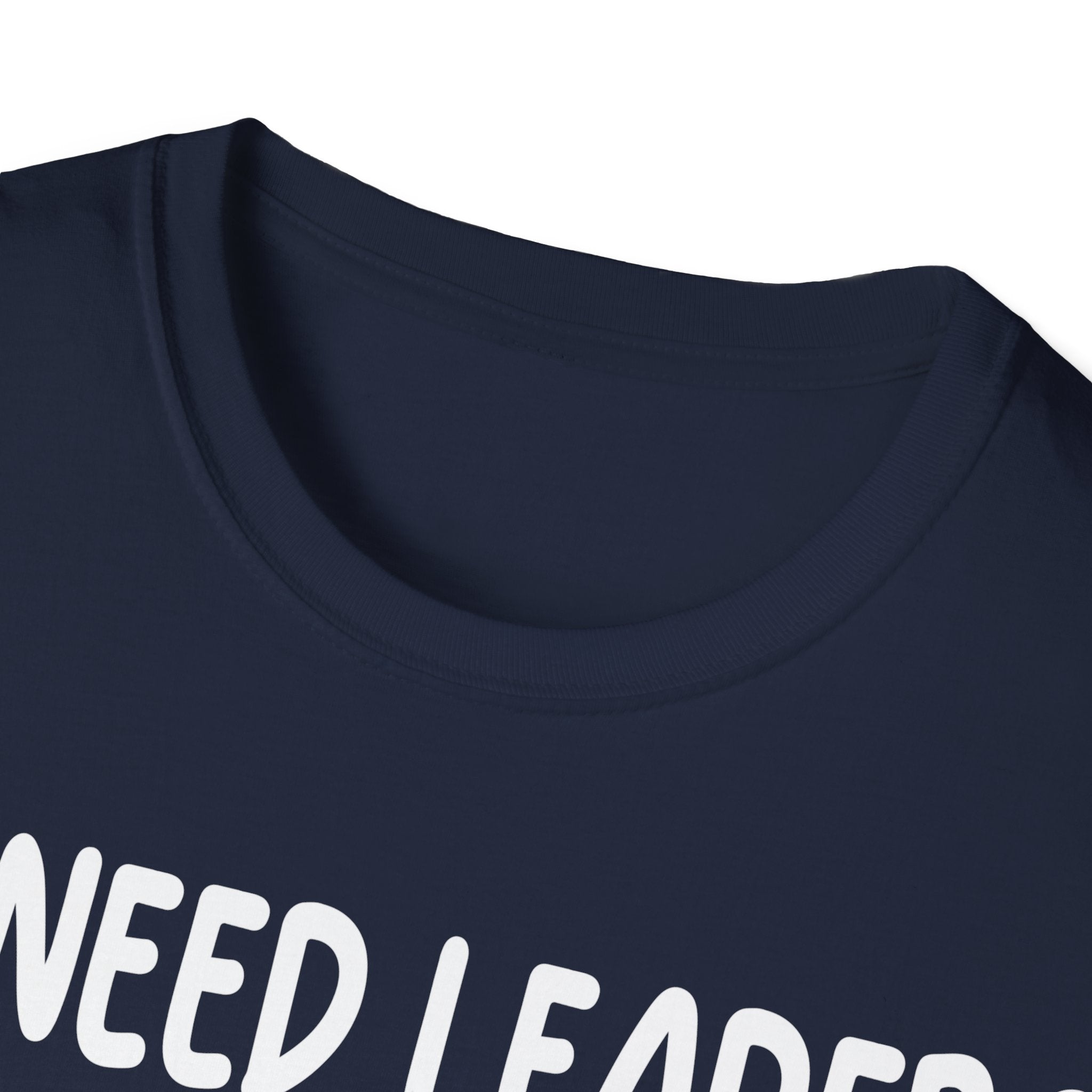 WE NEED LEADERS to kiss the FLAG not the wall  T-Shirt